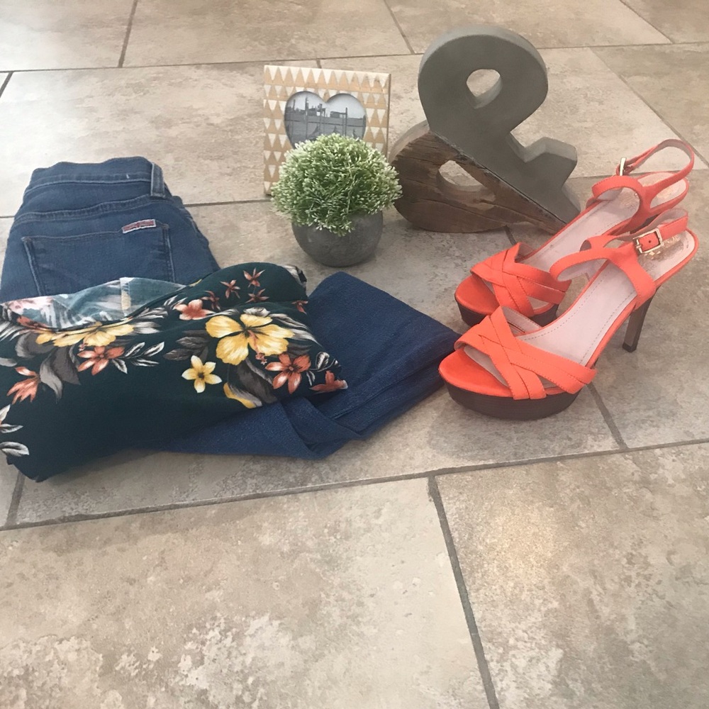 3/$30- Vince Camuto platform heels sz 8